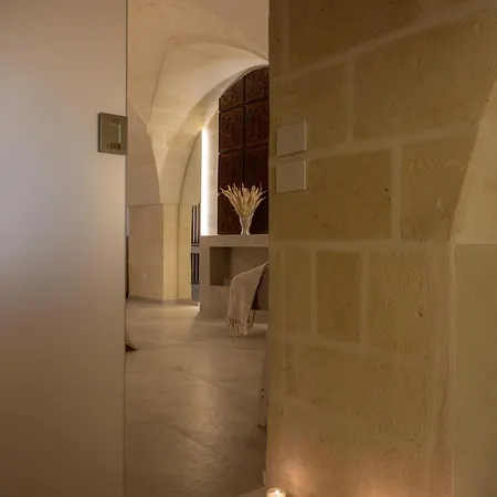 Atipia Cave ماتيرا